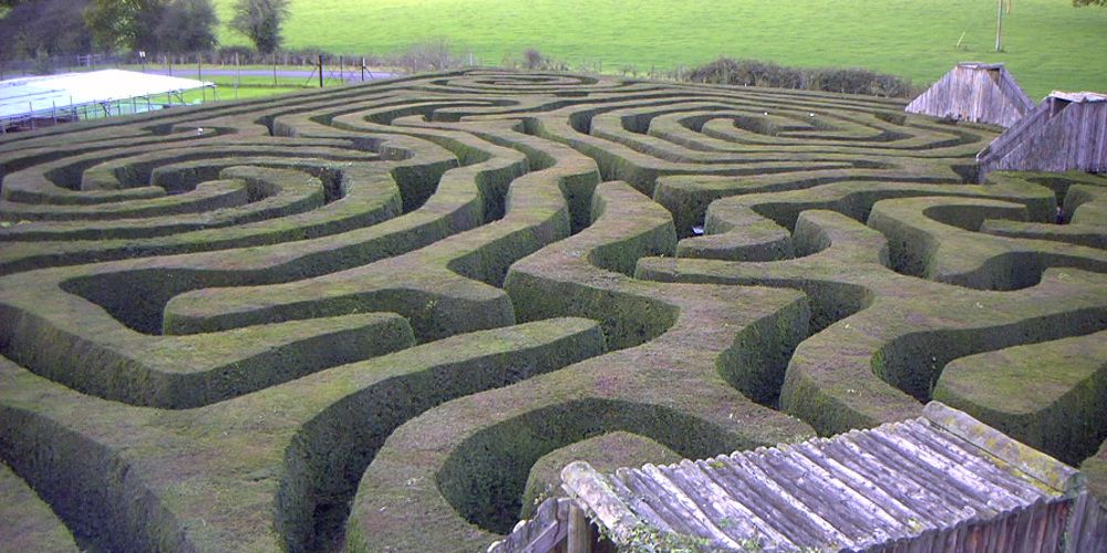 A hedge maze at Longleat stately home in England. Image by `Prince Rurik (https://commons.wikimedia.org/wiki/File:Longleat_maze.jpg), 2005.